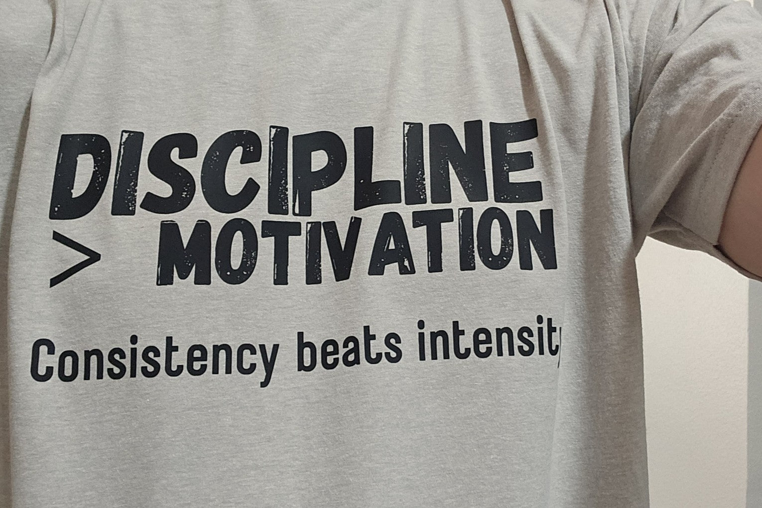 DISCIPLINE > MOTIVATION Tee | Unisex CVC Premium Blend - NevarLand Outpost